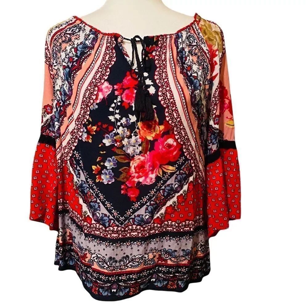 BILA Boho Top Bell Sleeve Size Small Hippie Toe Front